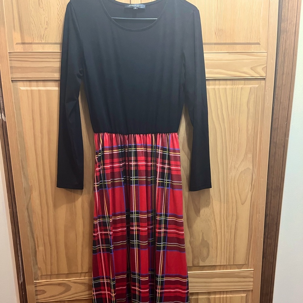 Small maxi dress with plaid skirt and black long sleeve top